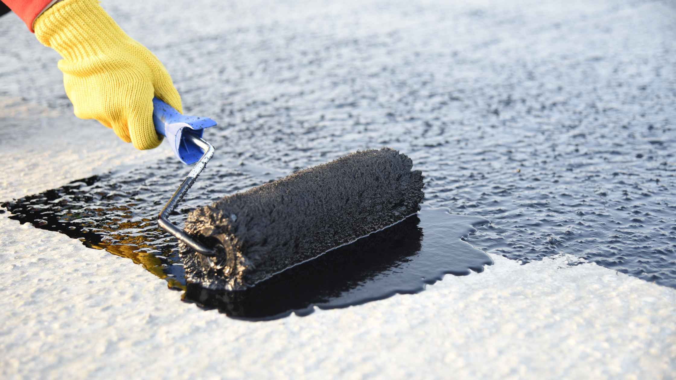 You are currently viewing 3 Best Waterproof Roof Paints and Why You Need Them