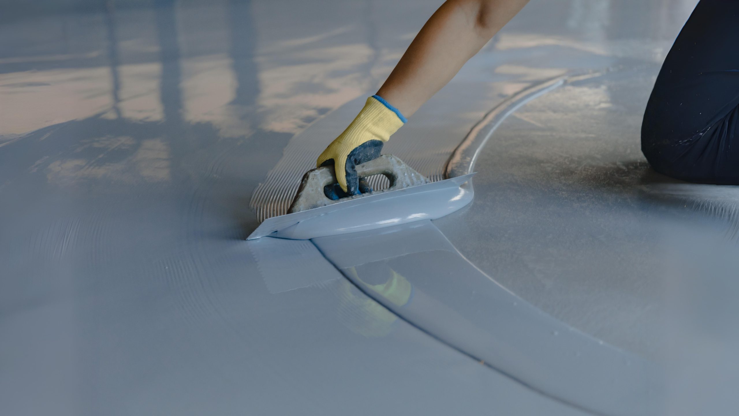 You are currently viewing The Ultimate Guide to Epoxy Flooring [Which One Is Right for Your Industry?]