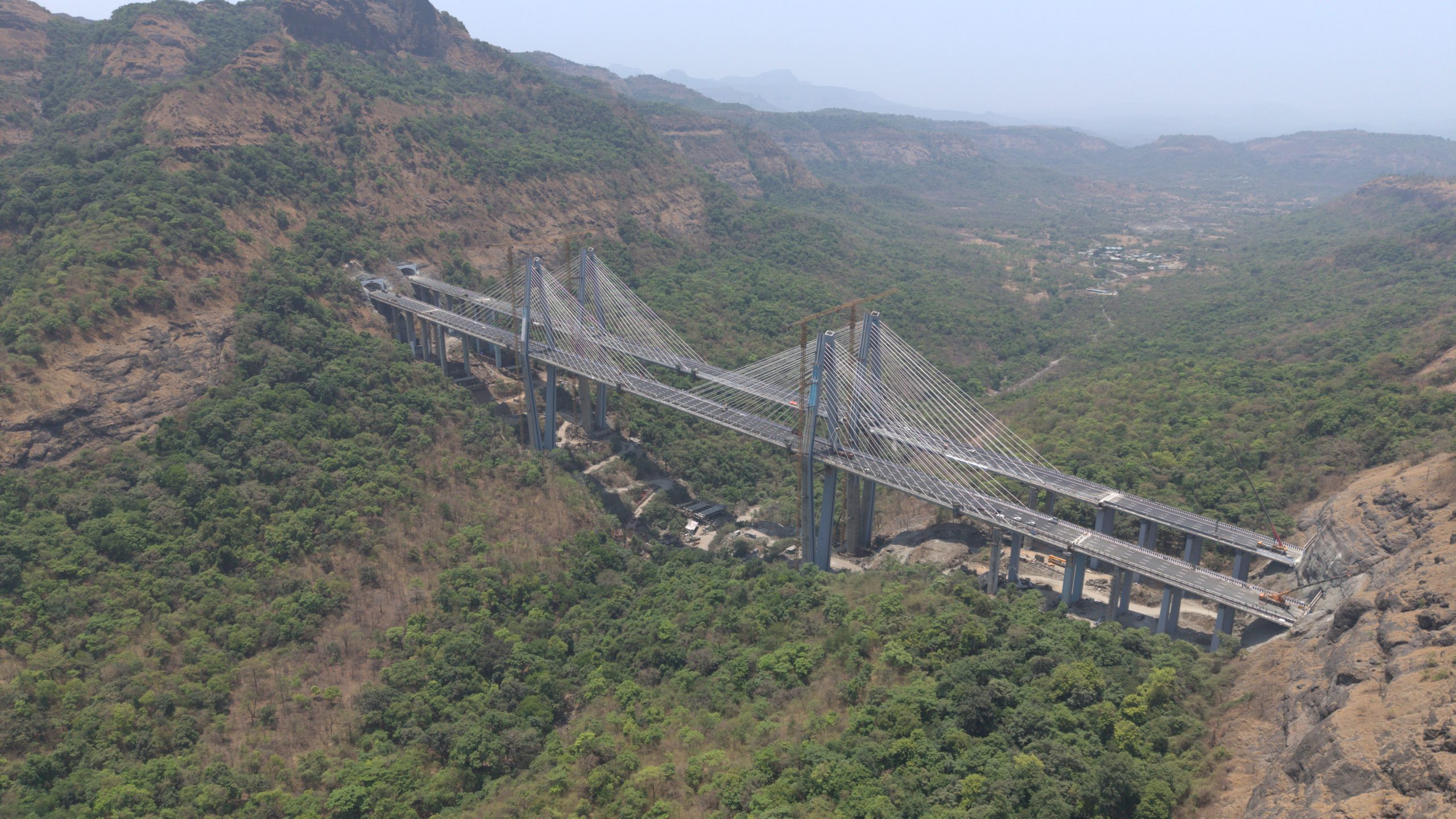 You are currently viewing Aliphatic Acrylic Elastomeric Waterproofing and Anti-Carbonation Coating for Mumbai–Pune Expressway Missing Link